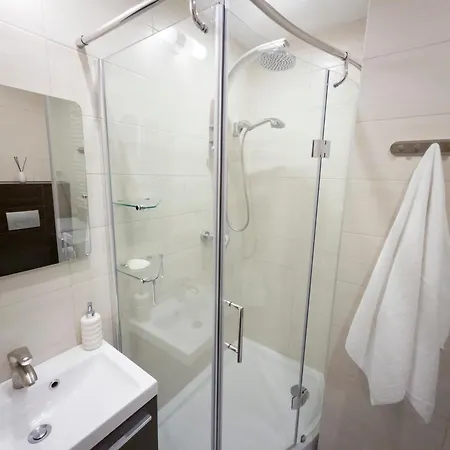 Pod Gwiazdami, Z Dwoma Ogrodkami I Dwoma Tarasami Apartmán *